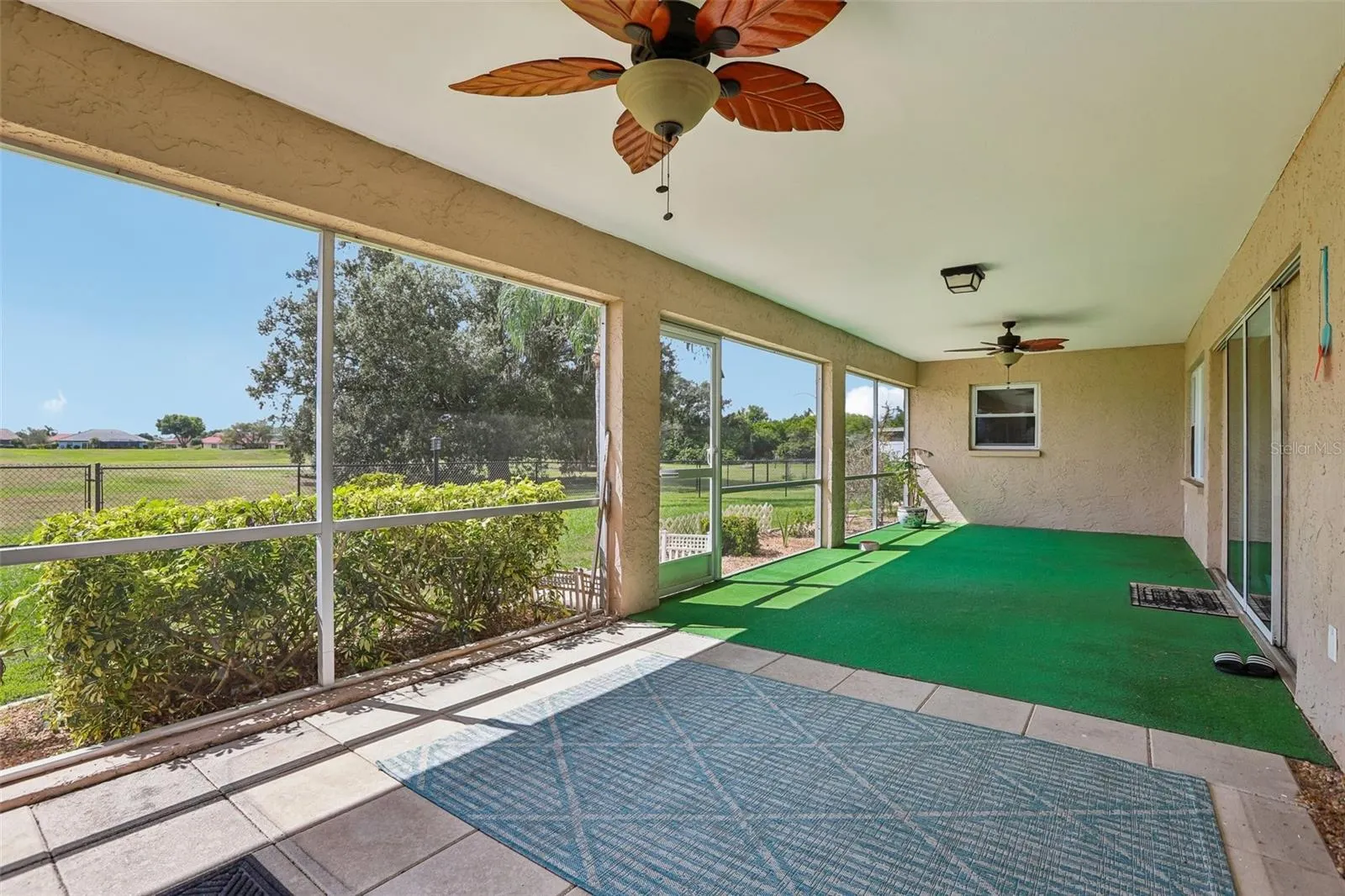 1806 PINEAPPLE PALM CT