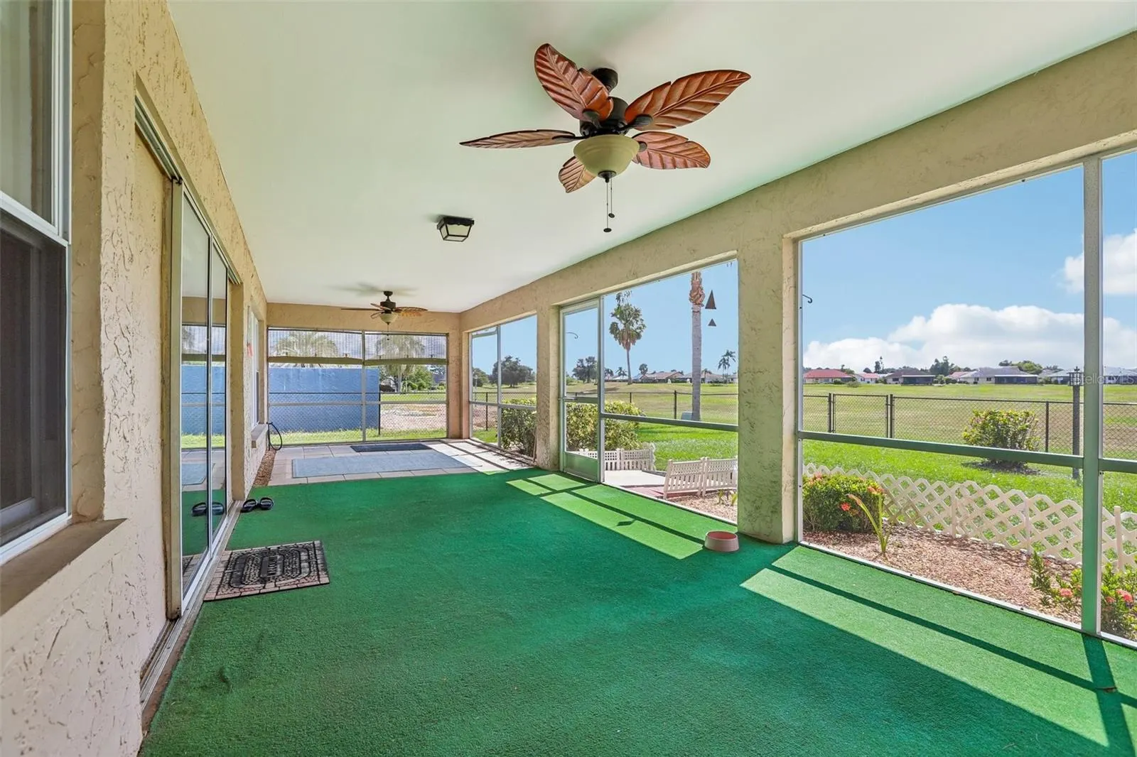 1806 PINEAPPLE PALM CT