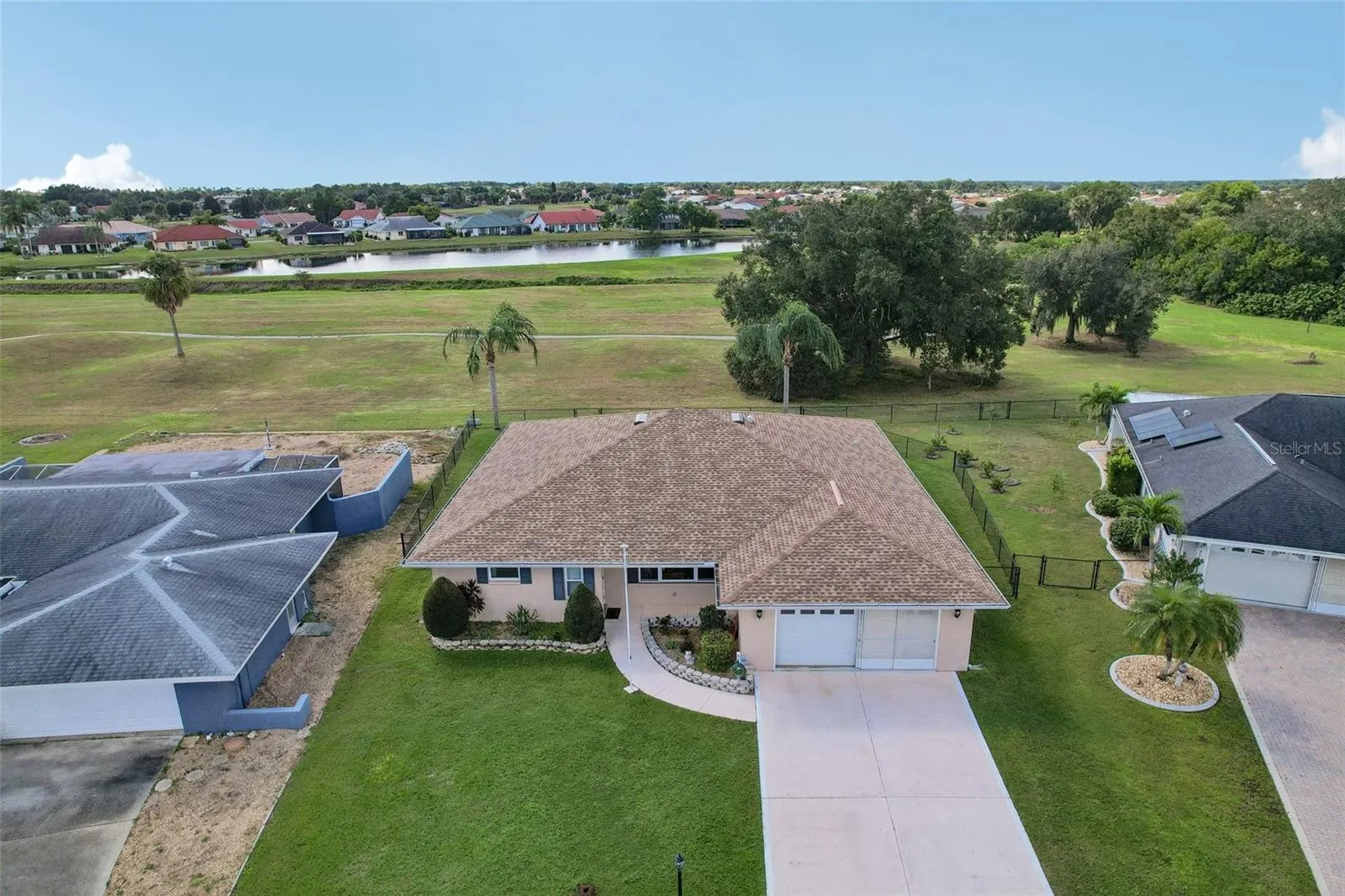 1806 PINEAPPLE PALM CT