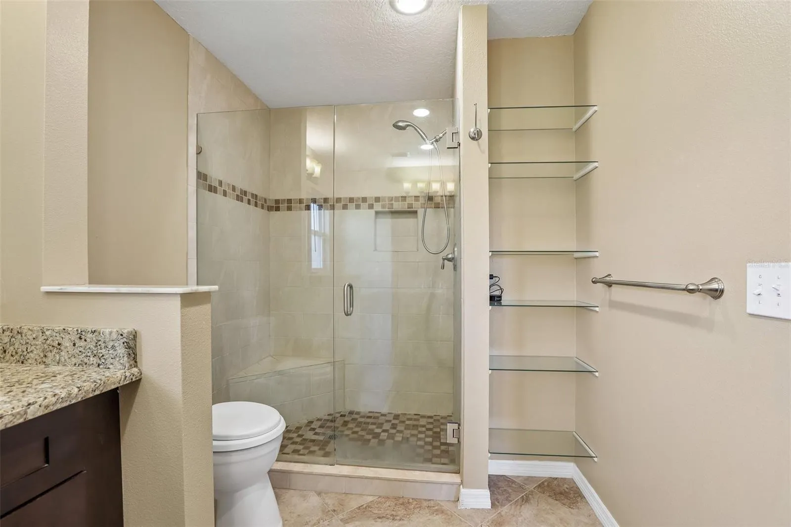 1806 PINEAPPLE PALM CT