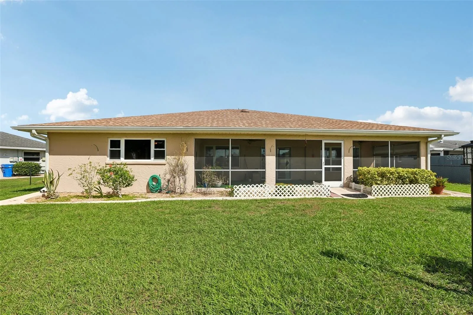 1806 PINEAPPLE PALM CT