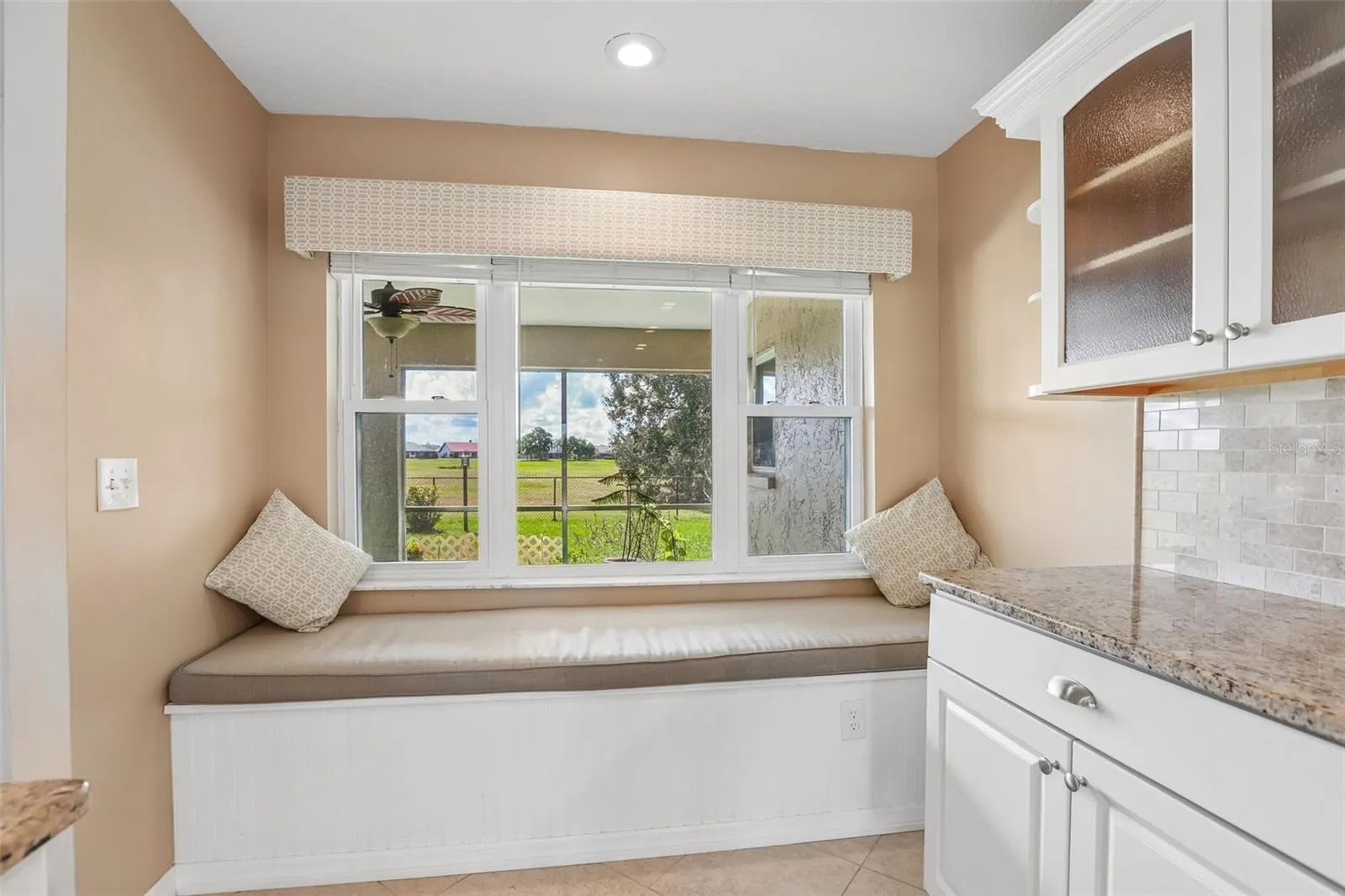 1806 PINEAPPLE PALM CT