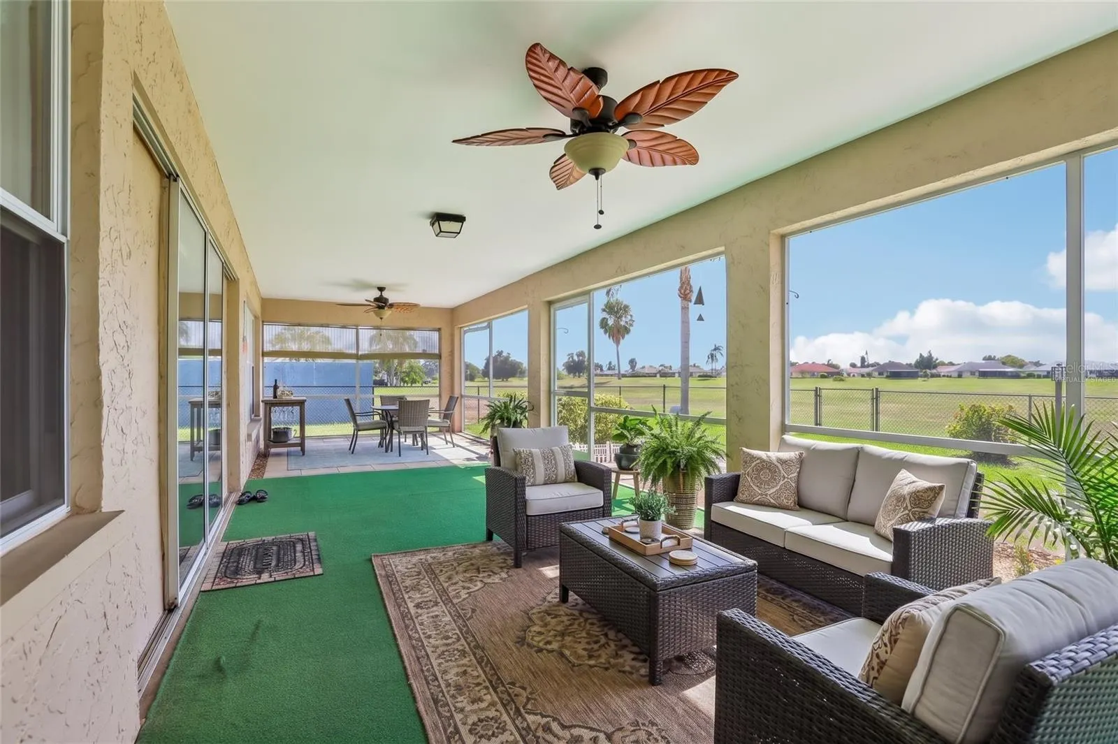 1806 PINEAPPLE PALM CT