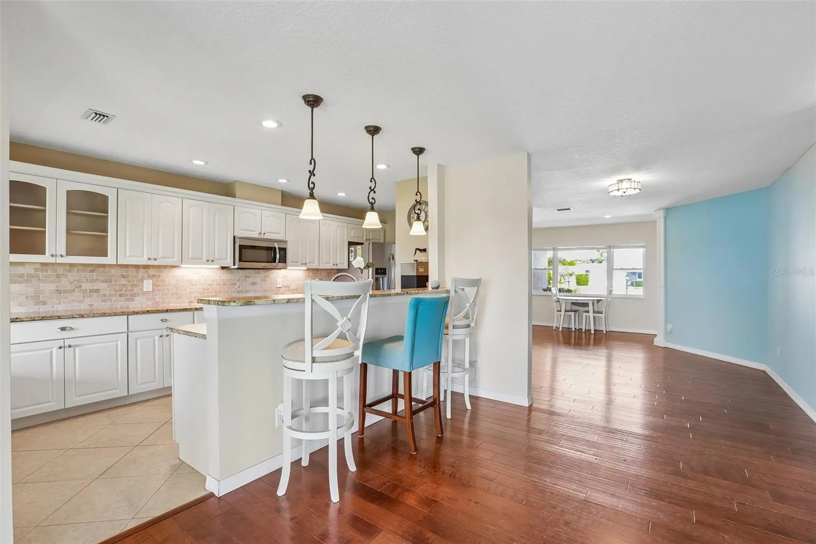 1806 PINEAPPLE PALM CT
