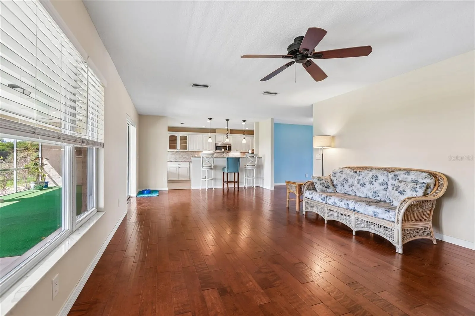 1806 PINEAPPLE PALM CT