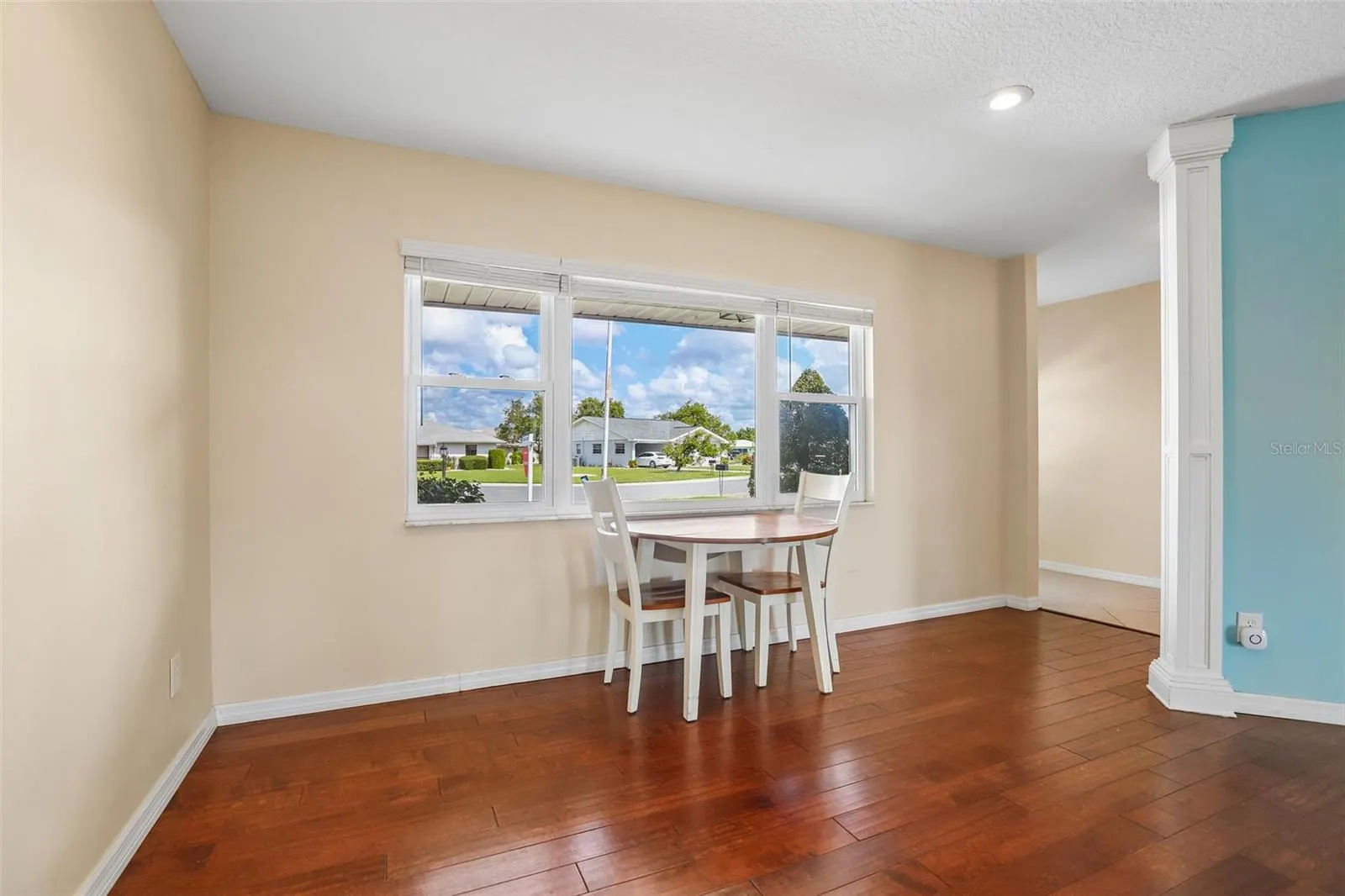 1806 PINEAPPLE PALM CT