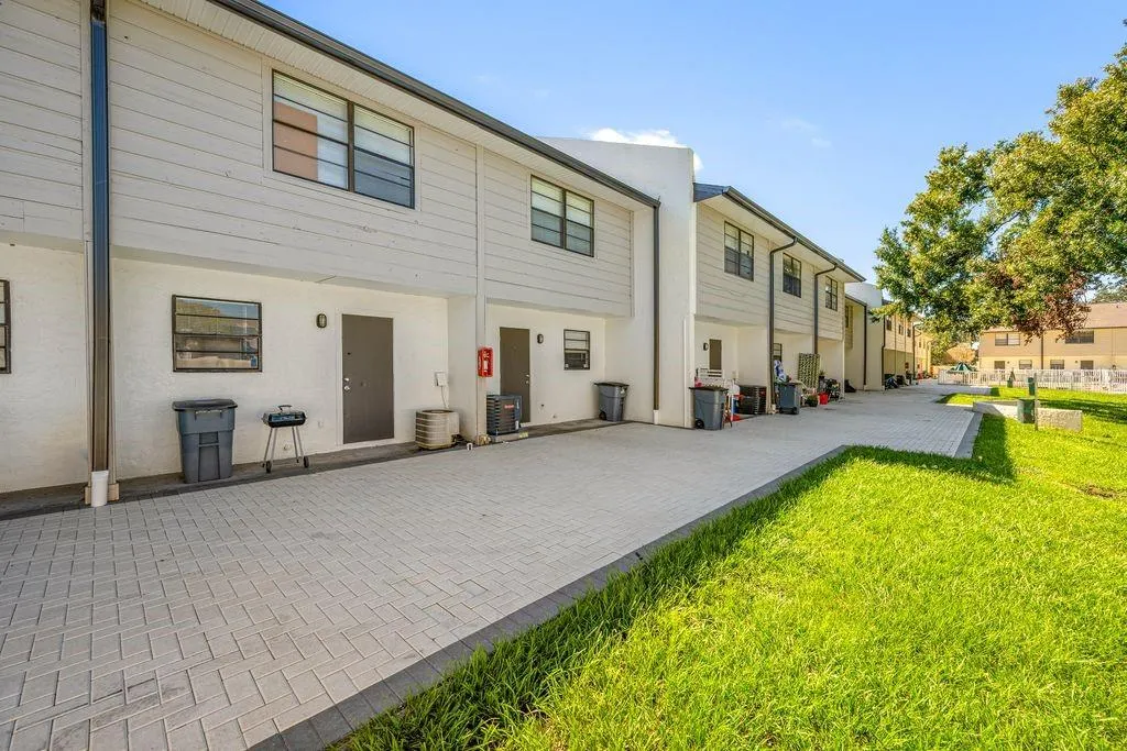 6119 MEMORIAL HWY #3 #3