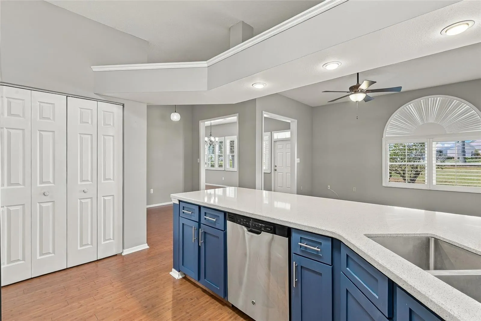 5946 CHICKADEE DR