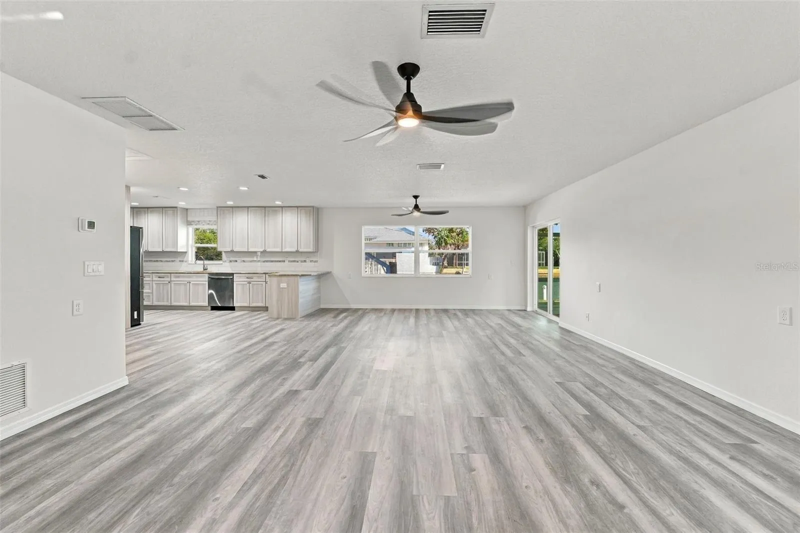 4516 GULFSTREAM DR