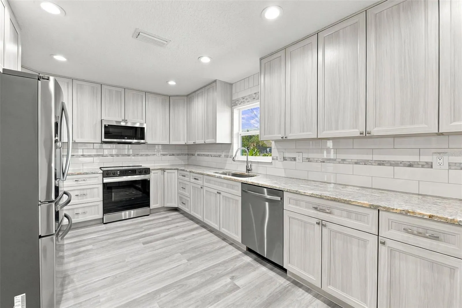 4516 GULFSTREAM DR
