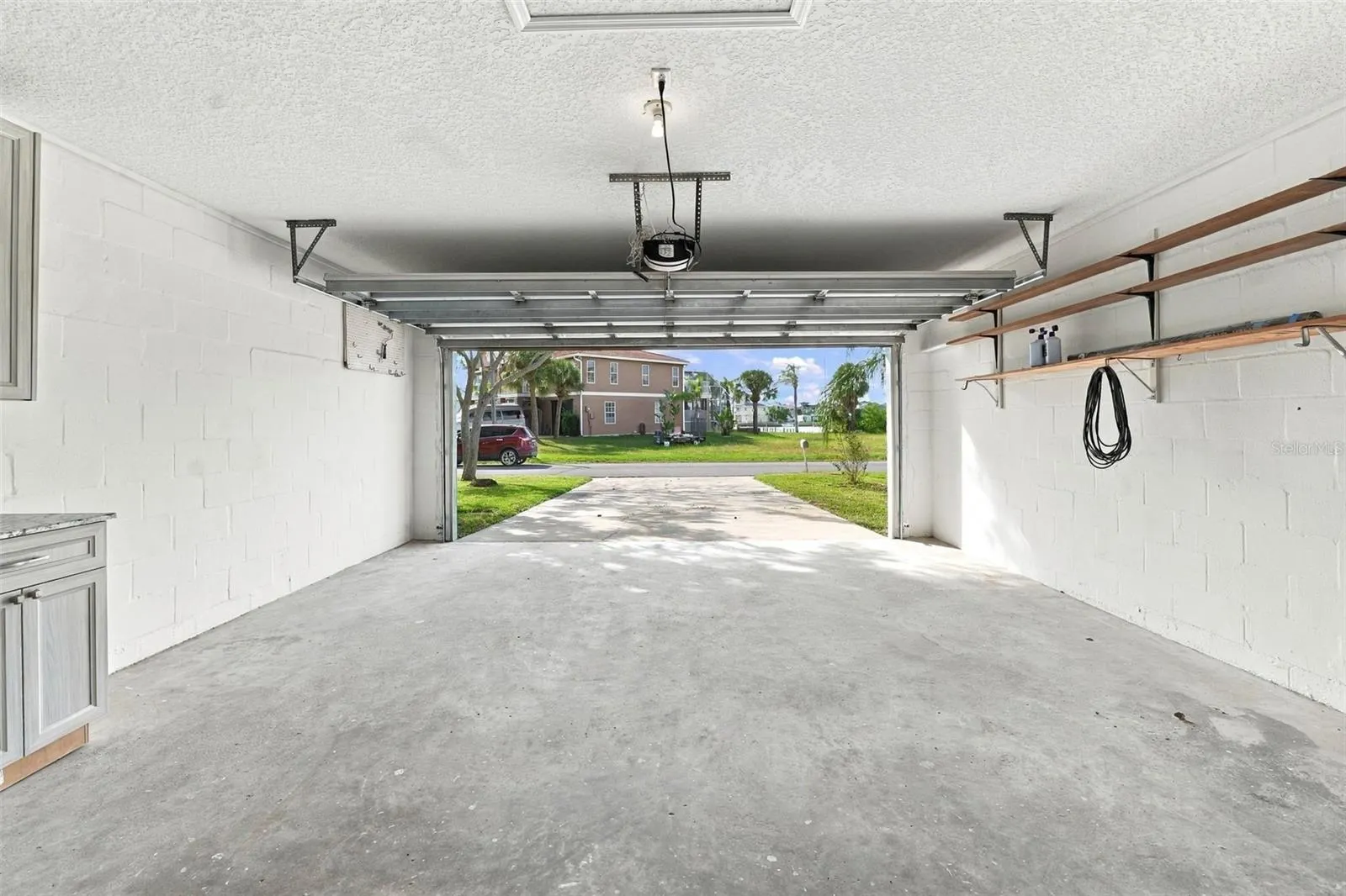 4516 GULFSTREAM DR