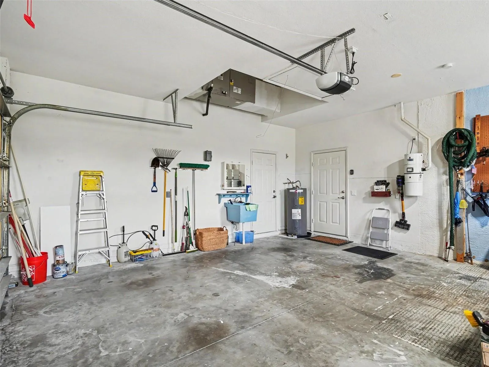 1380 WASHINGTON DR