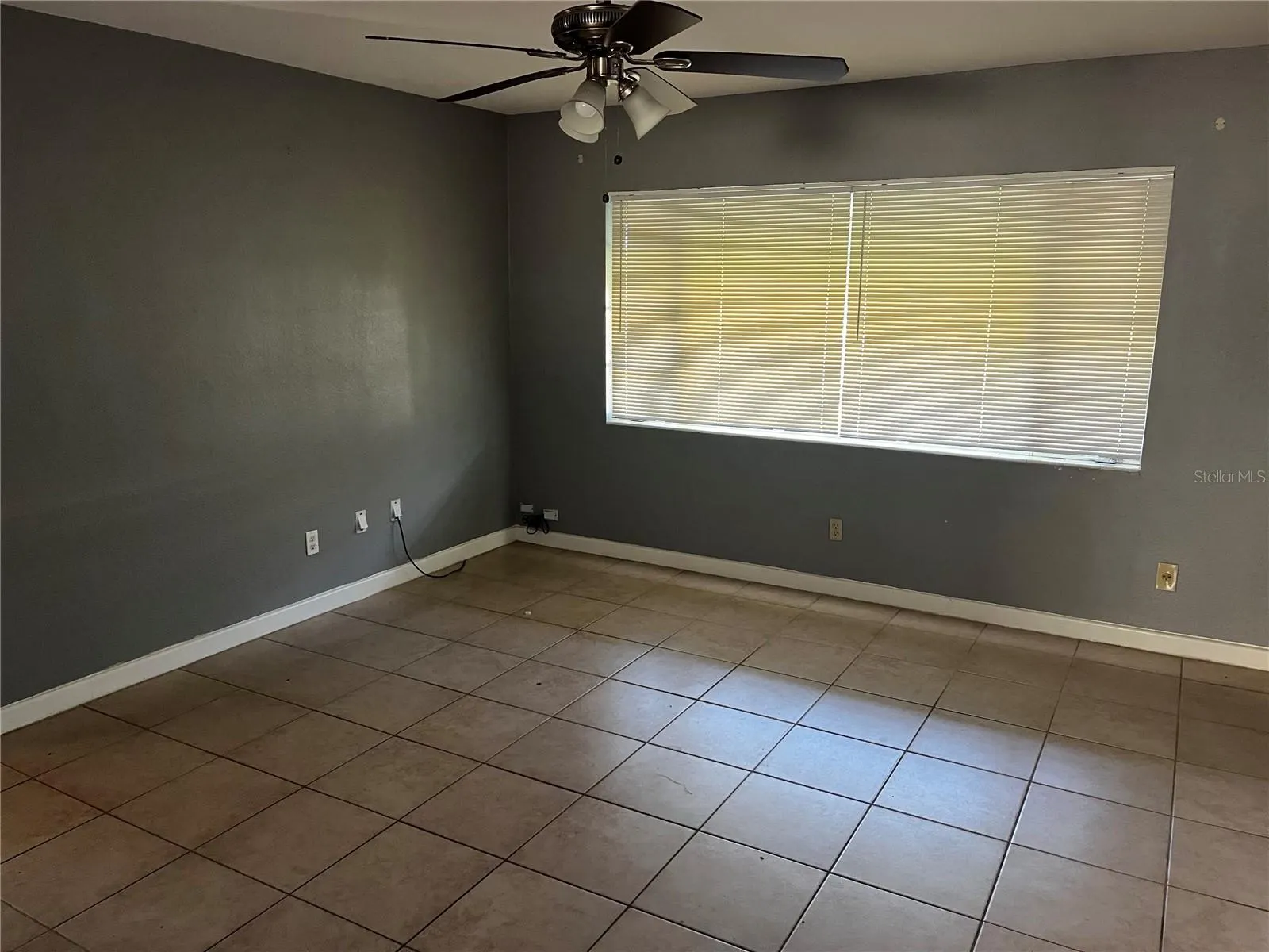 301 N CORONA AVE