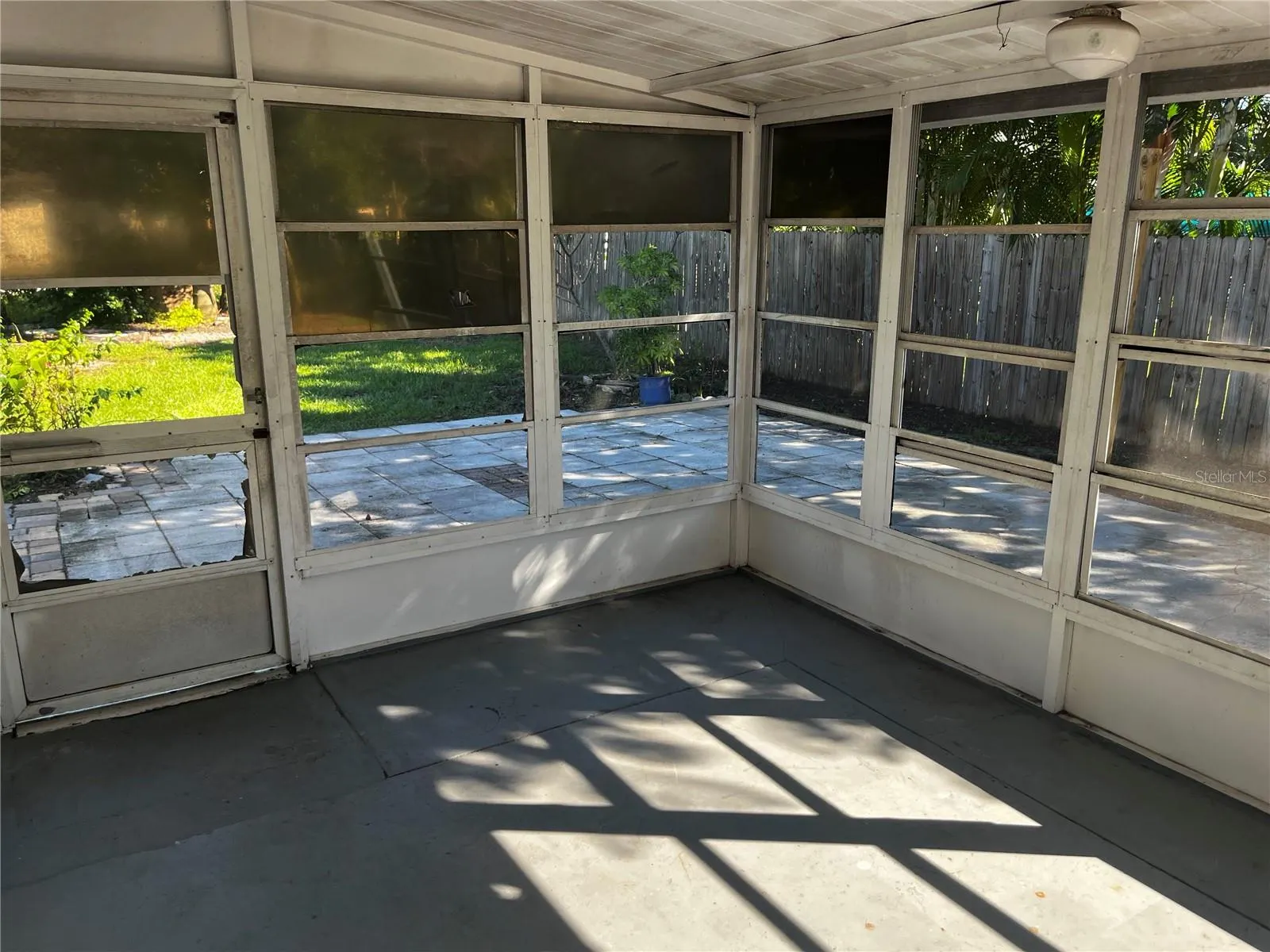 301 N CORONA AVE