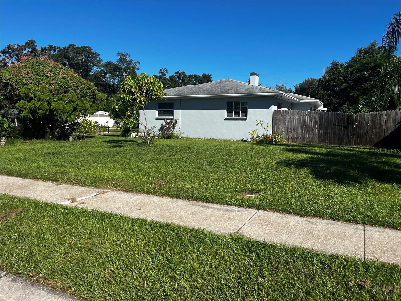 301 N CORONA AVE