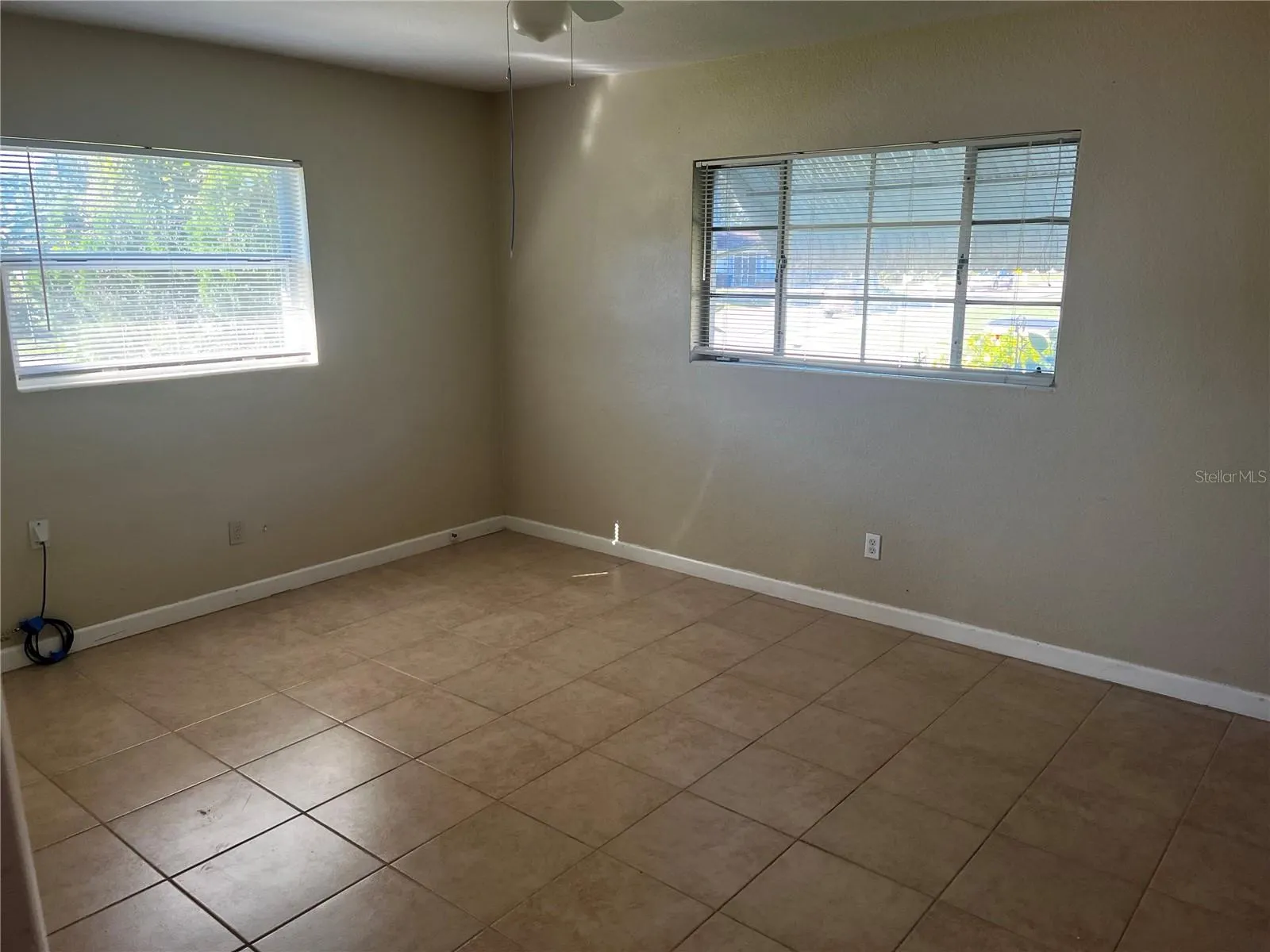 301 N CORONA AVE