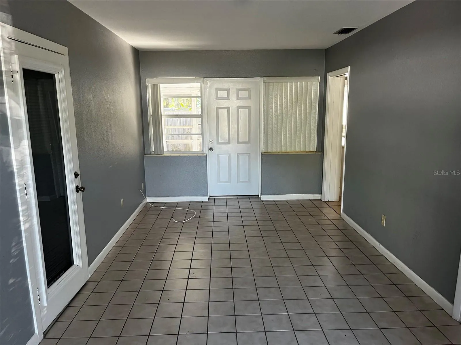 301 N CORONA AVE