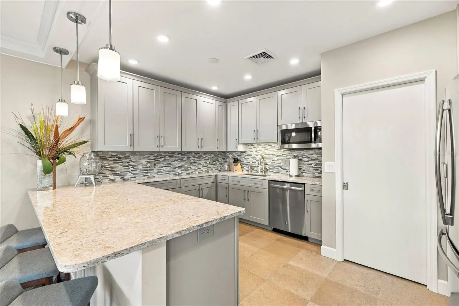 700 BEACH DR NE #803 #803