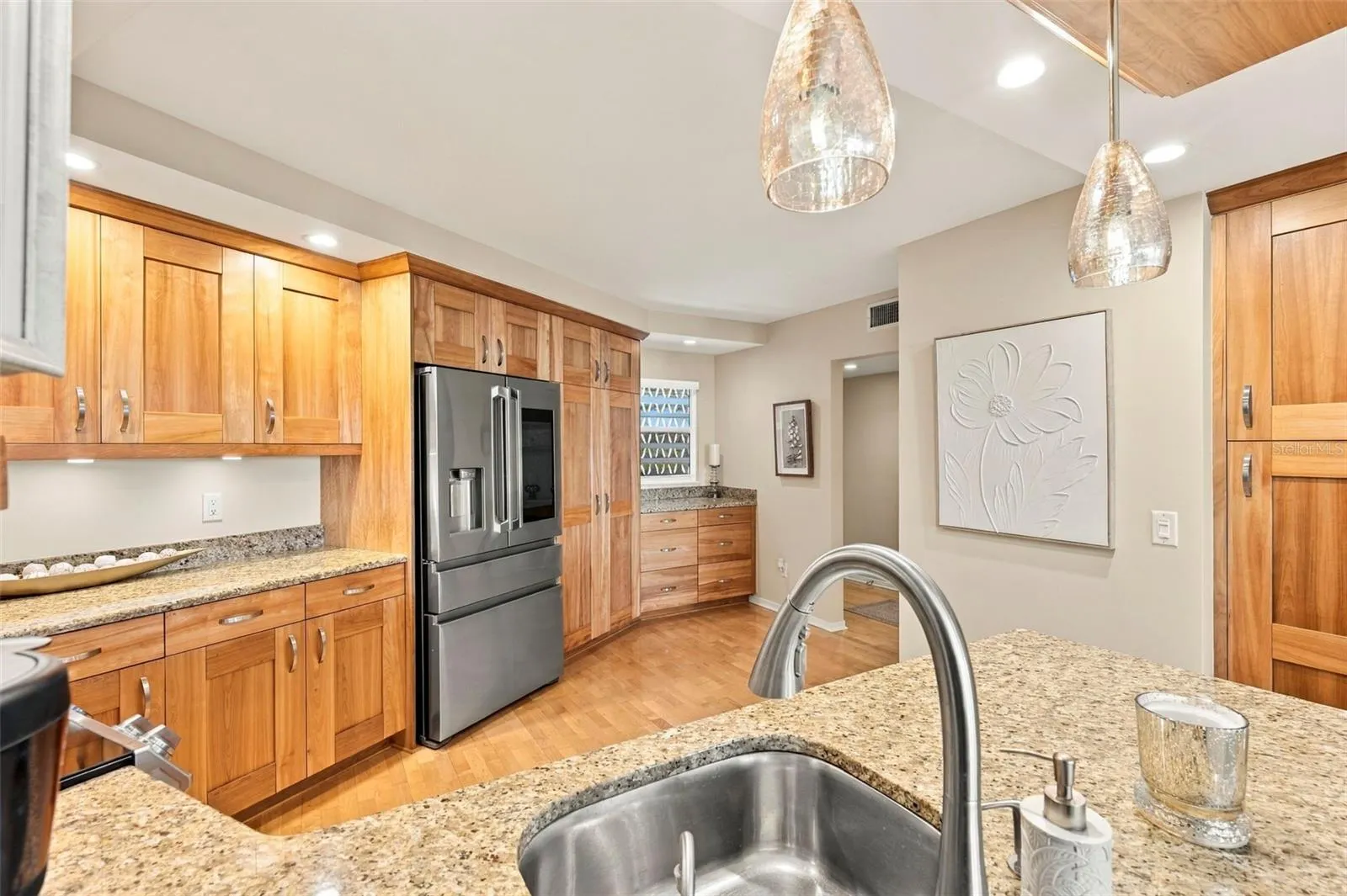 700 BEACH DR NE #803 #803