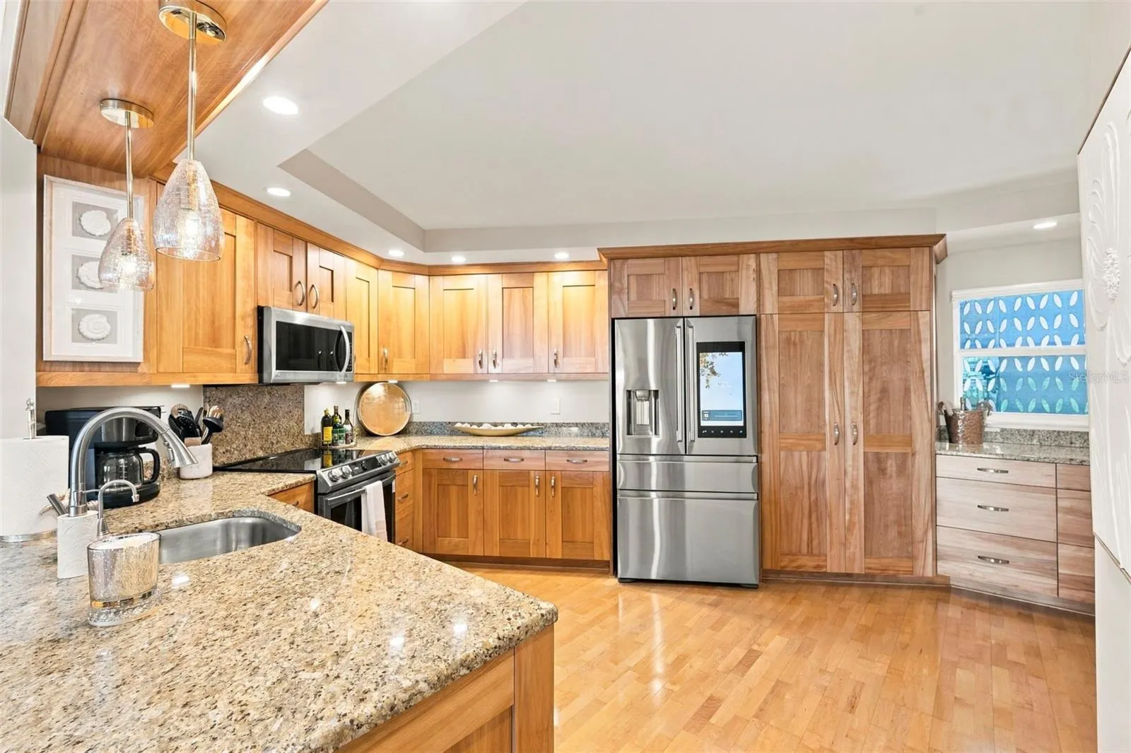 700 BEACH DR NE #803 #803