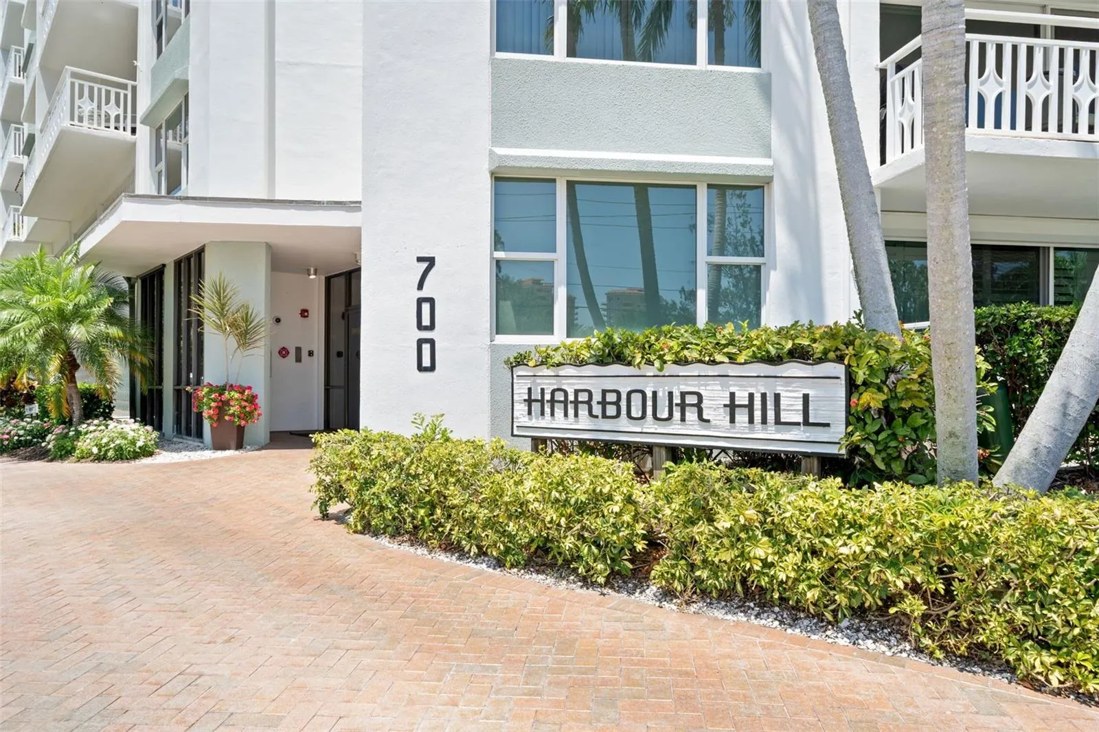 700 BEACH DR NE #803 #803