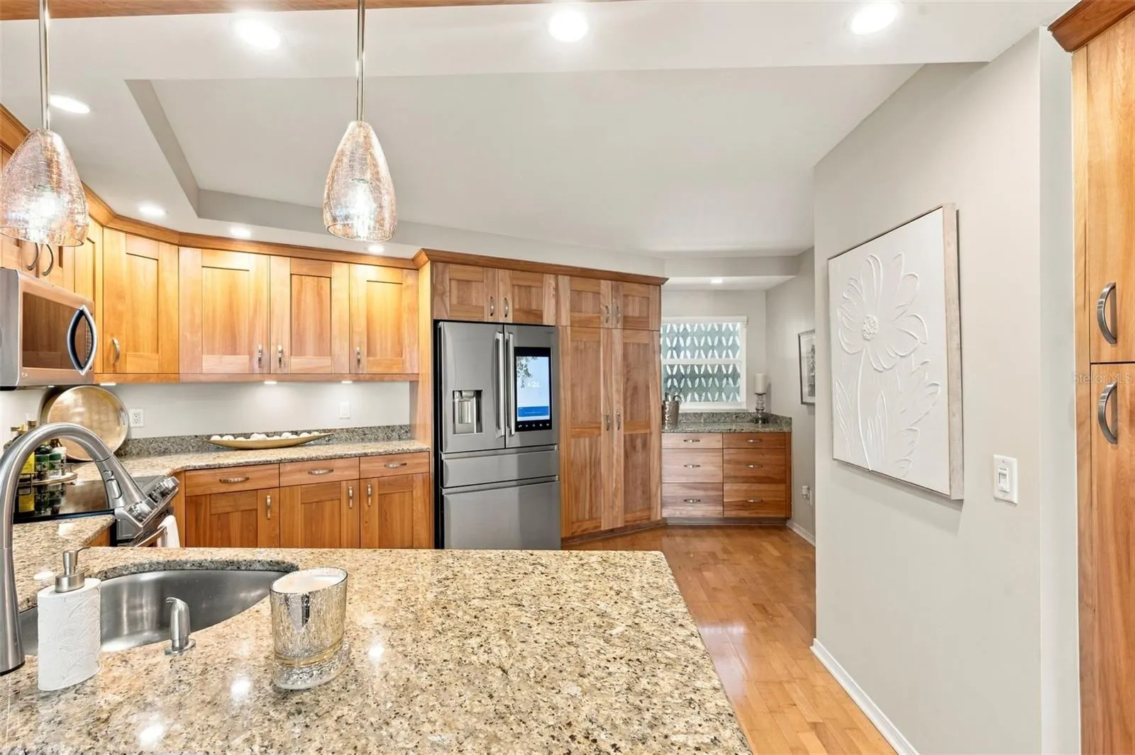 700 BEACH DR NE #803 #803