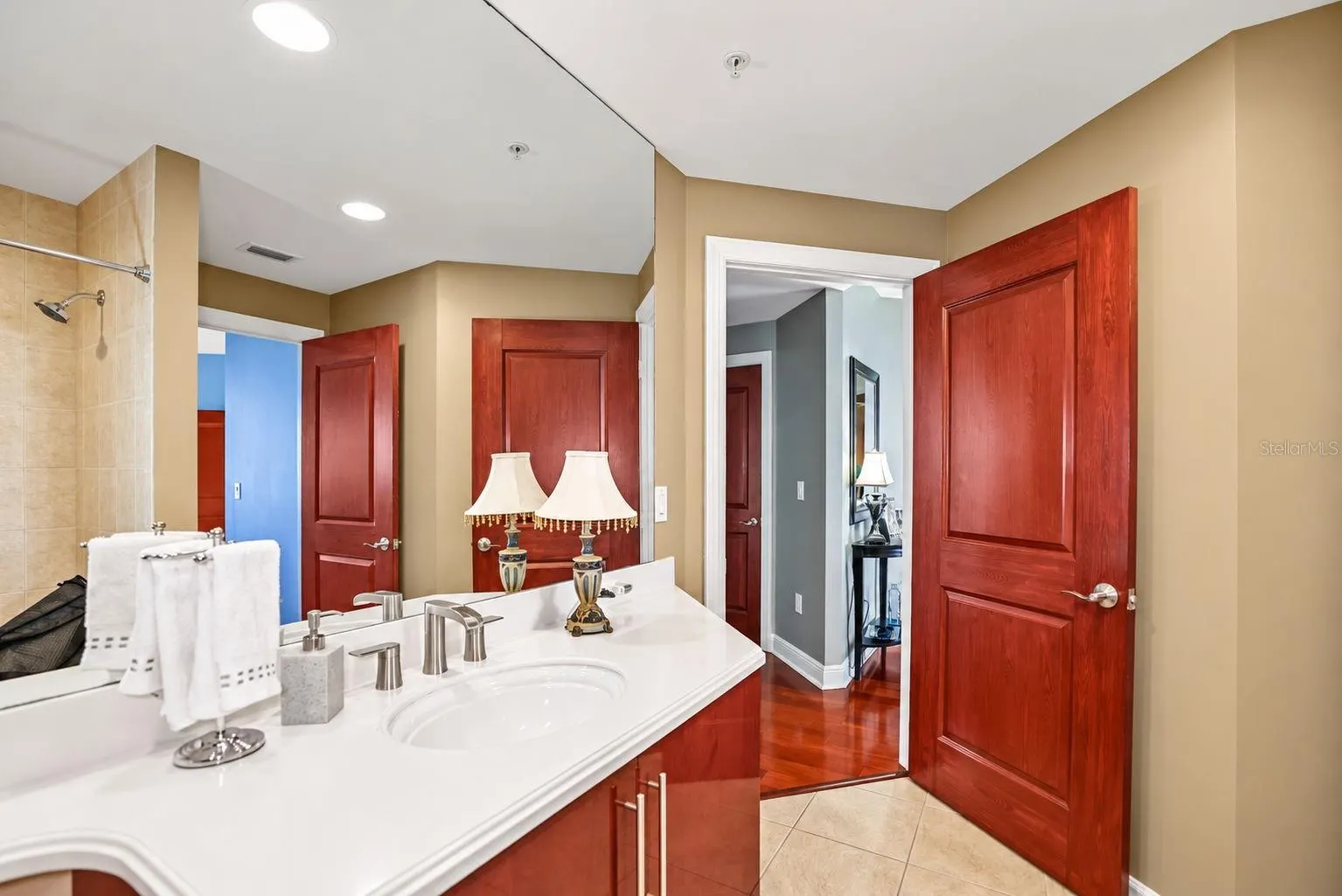 5823 BOWEN DANIEL DR #704 #704