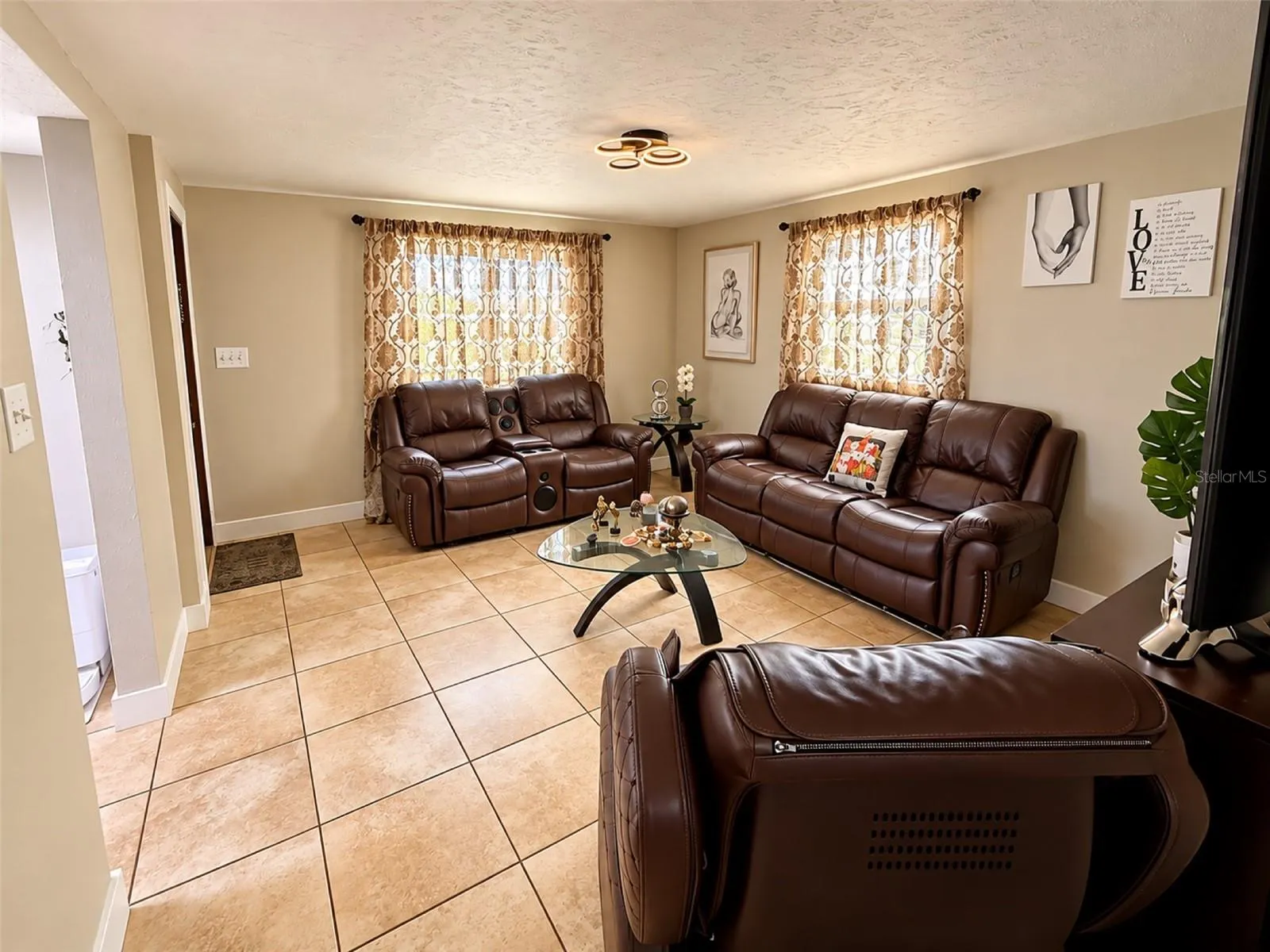 5513 GOLDEN DR