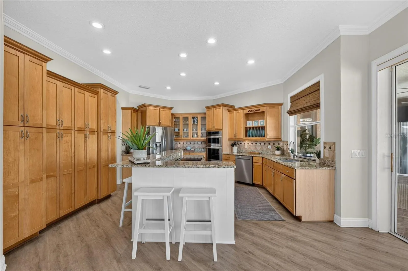 761 KINGSTON CT