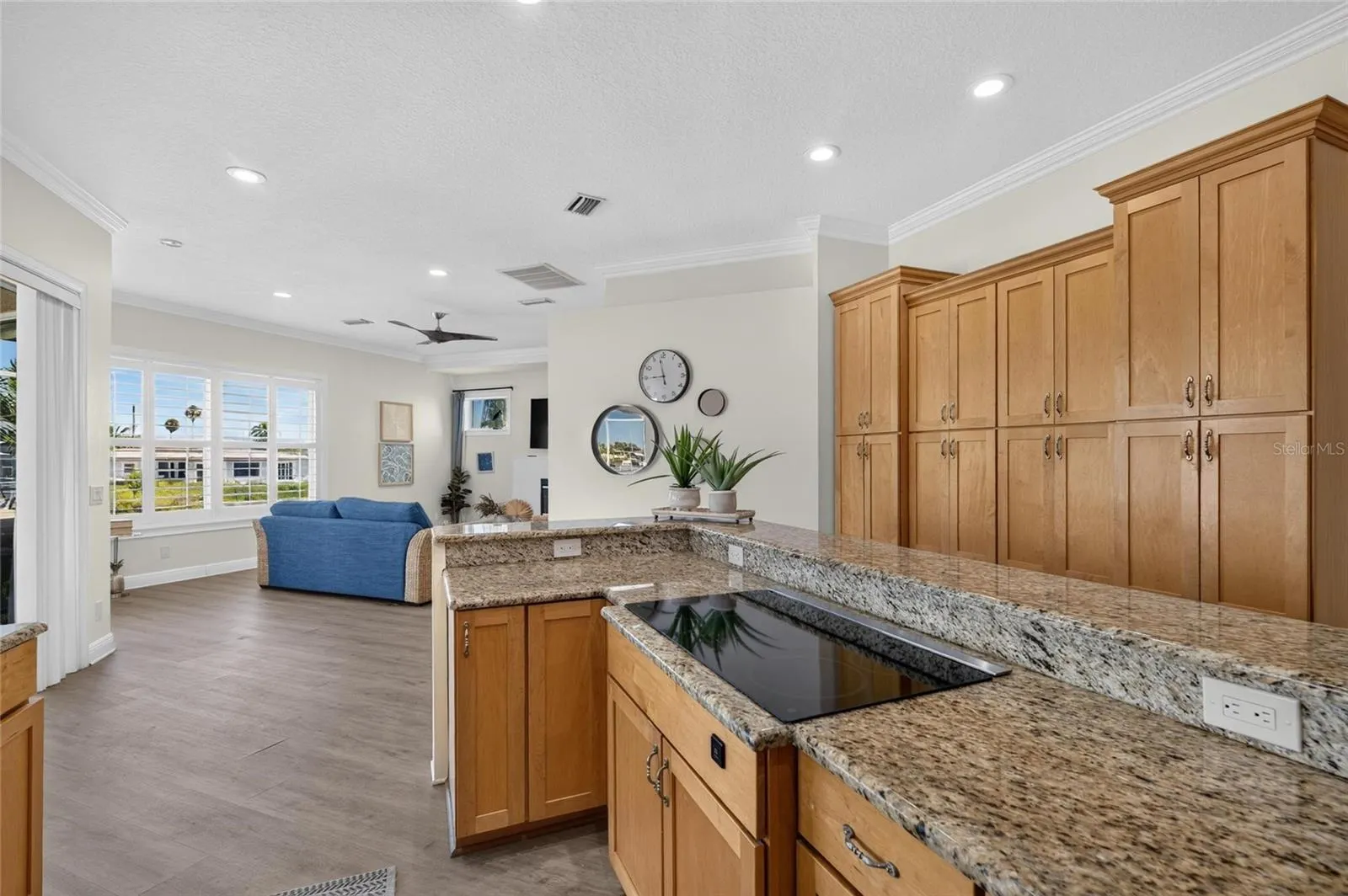 761 KINGSTON CT