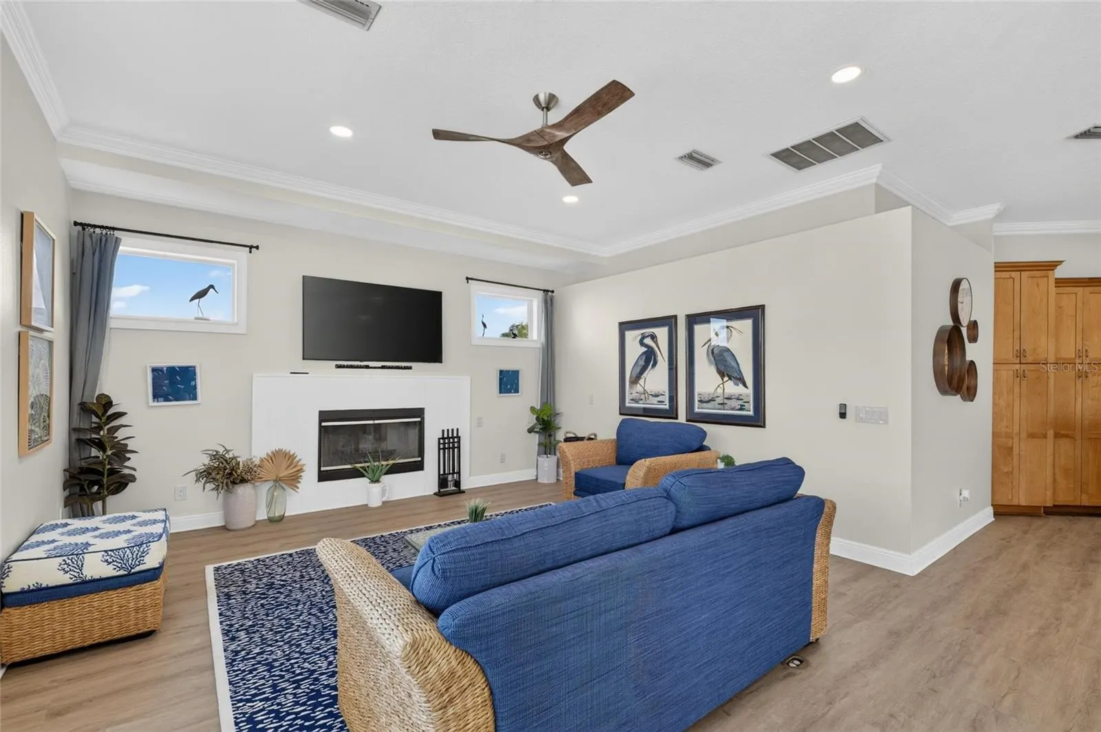 761 KINGSTON CT