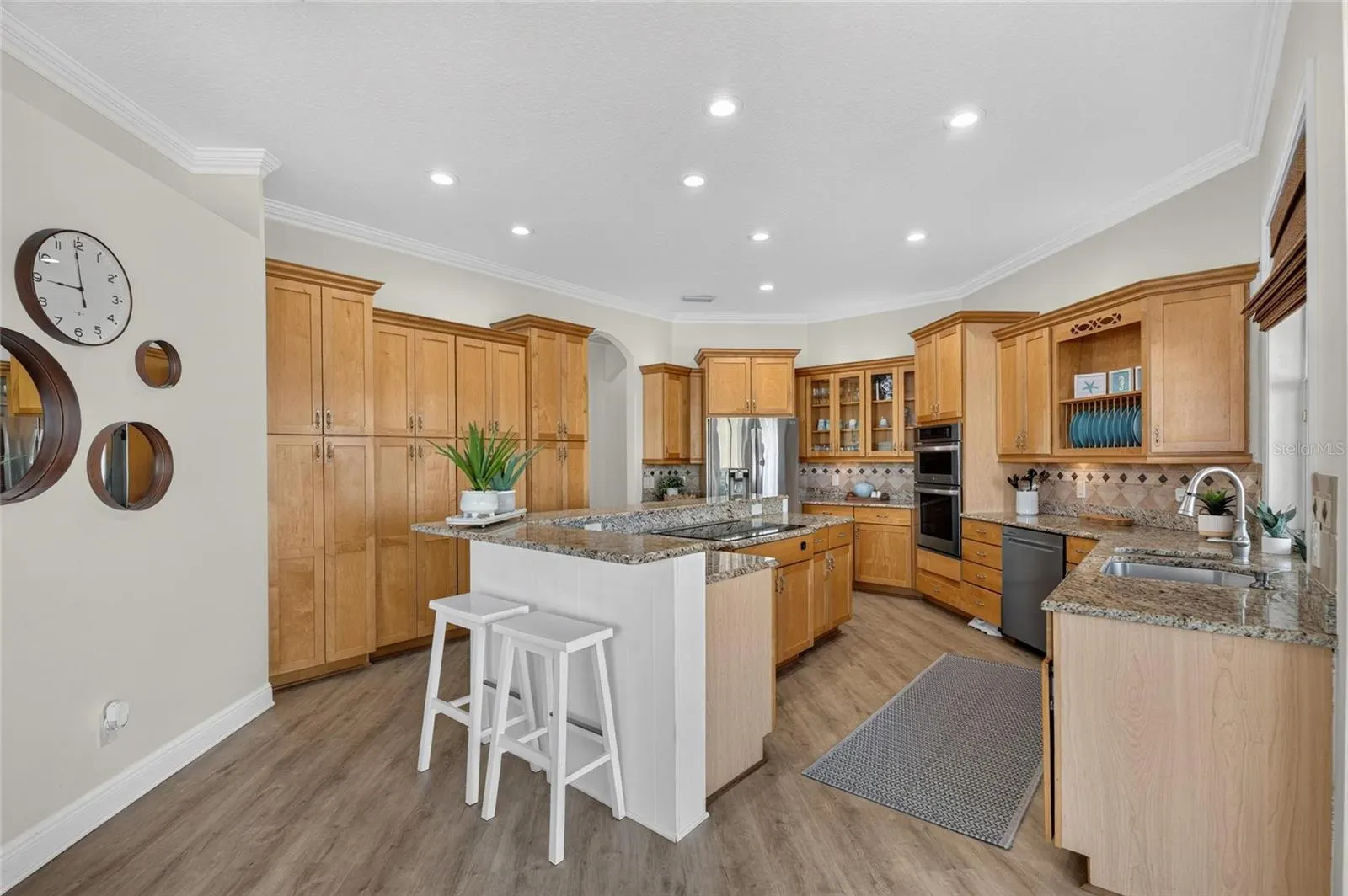 761 KINGSTON CT