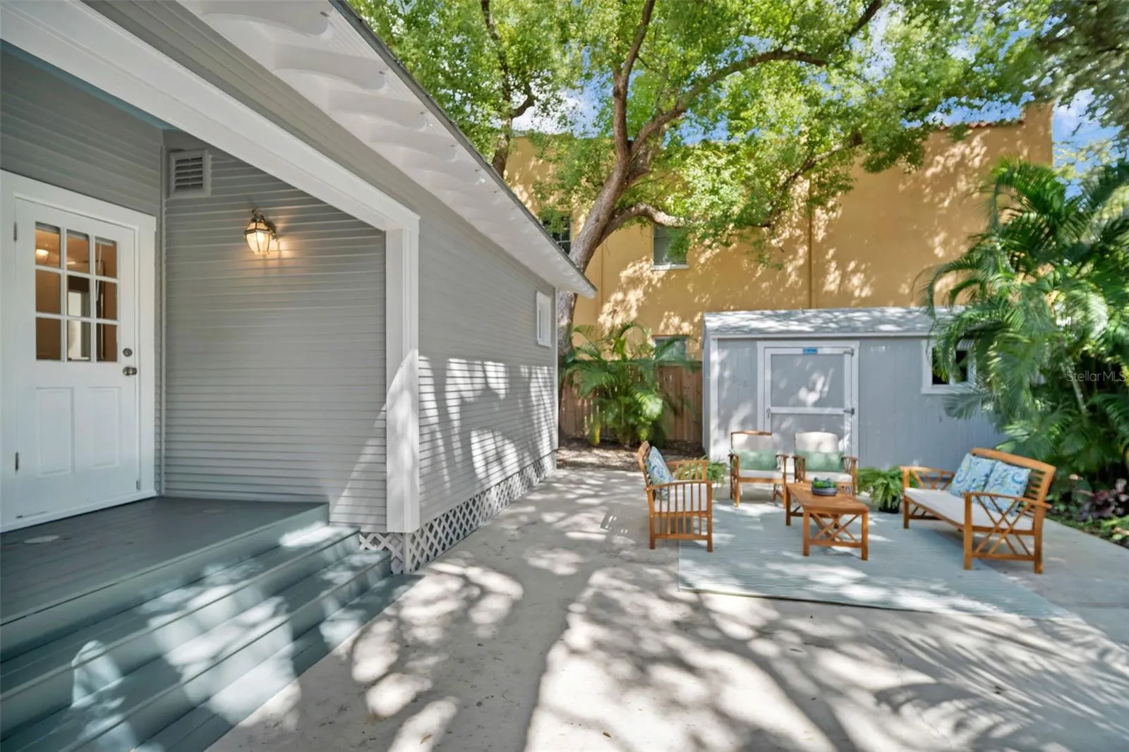1918 W DEKLE AVE