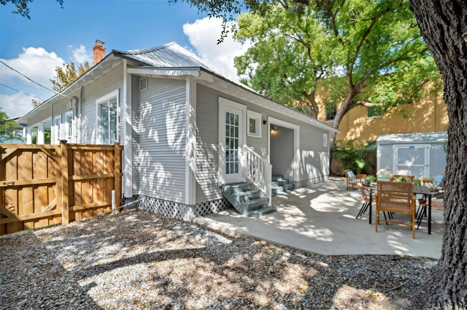 1918 W DEKLE AVE