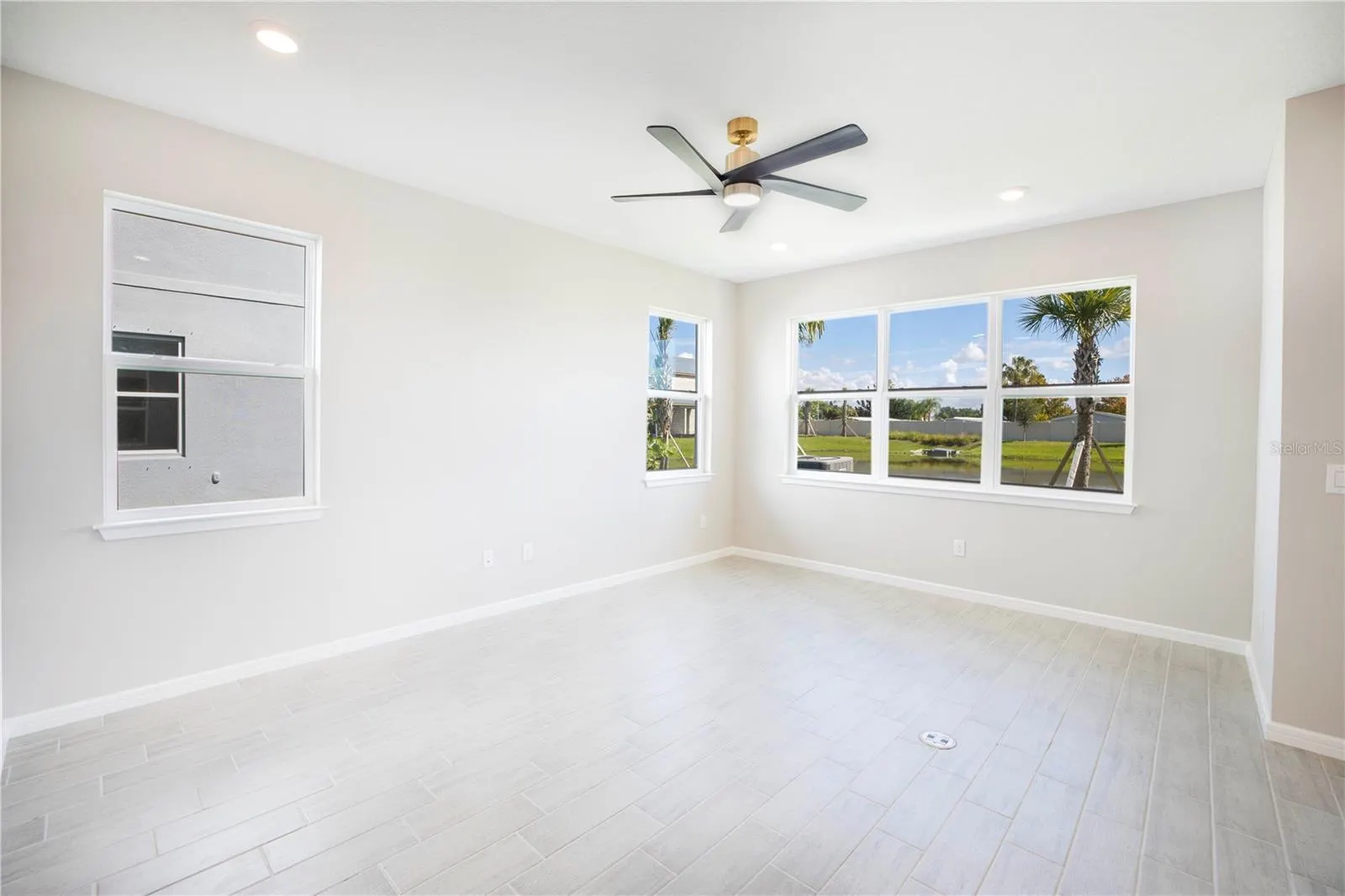 11261 BEACH WALK WAY NE
