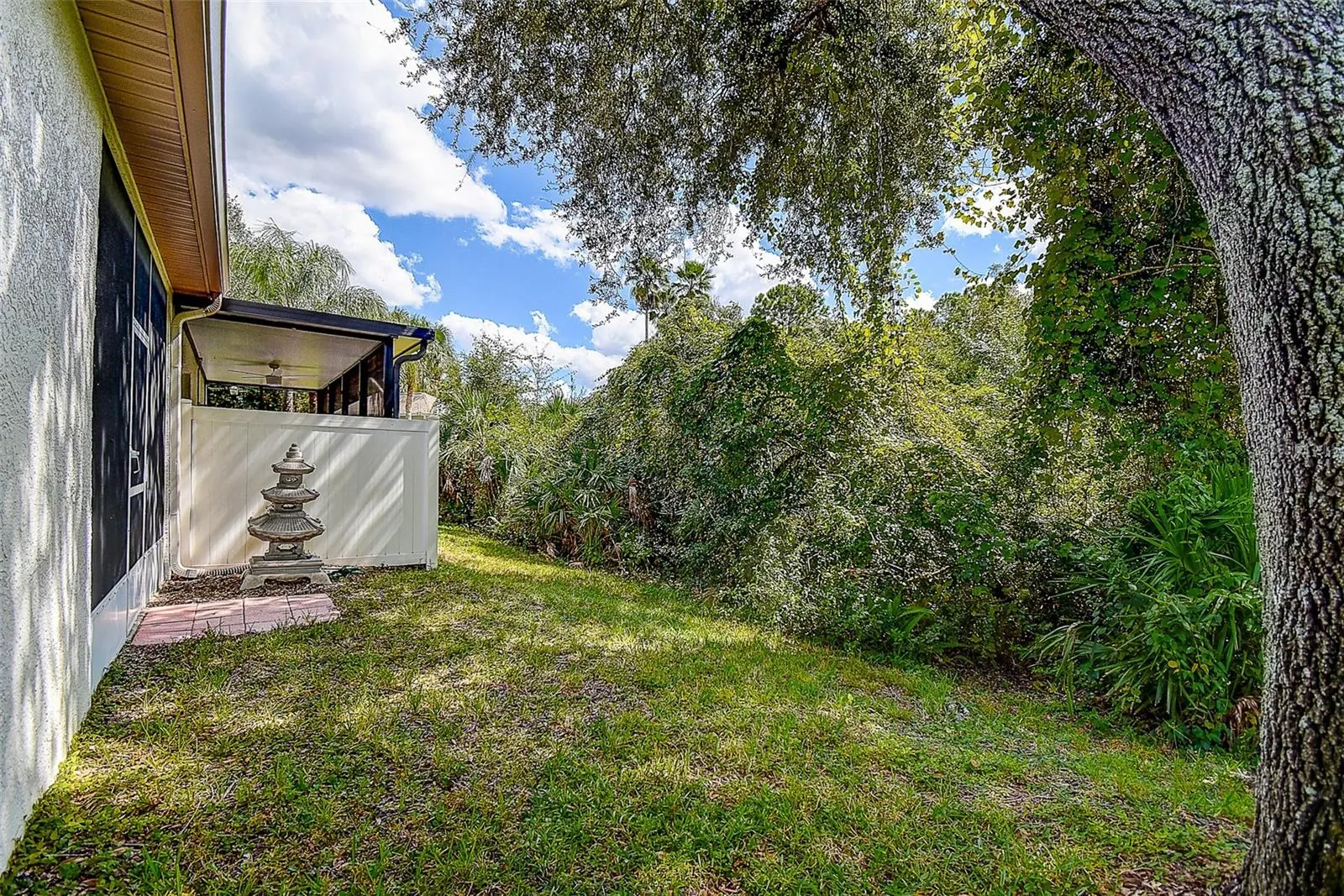 10109 MOWRY LN