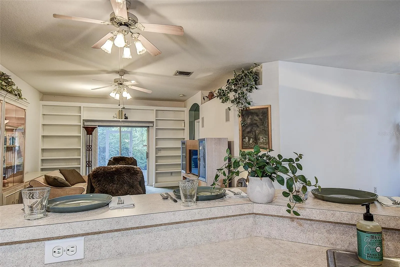 10109 MOWRY LN
