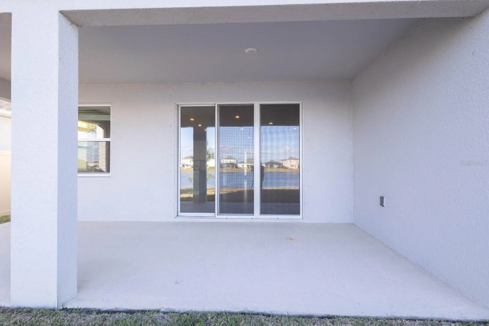 345 MANGROVE MANOR DR