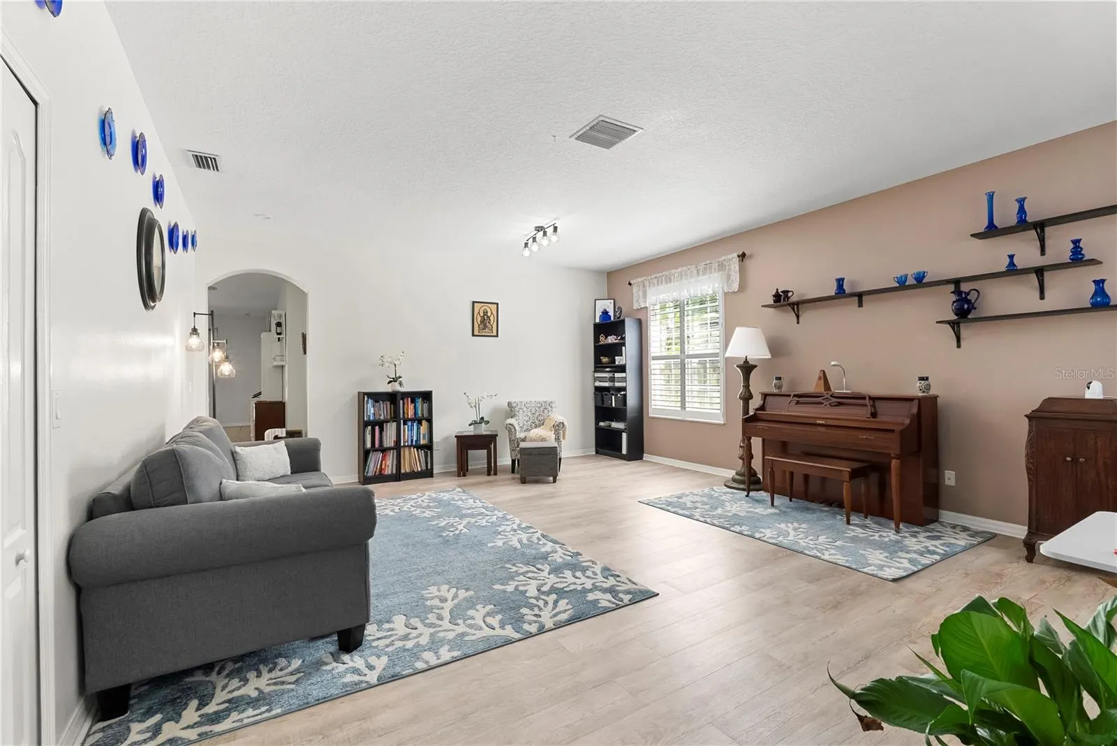 8121 BRINEGAR CIR