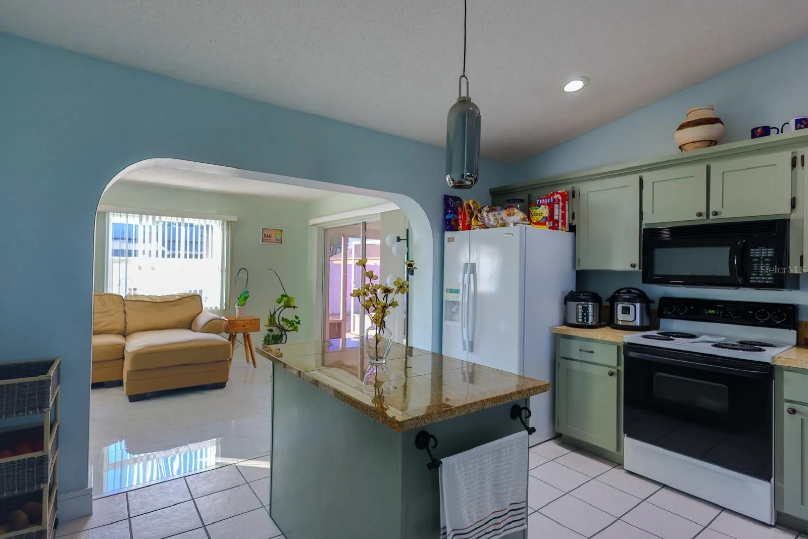 4004 HIGHLAND AVE W