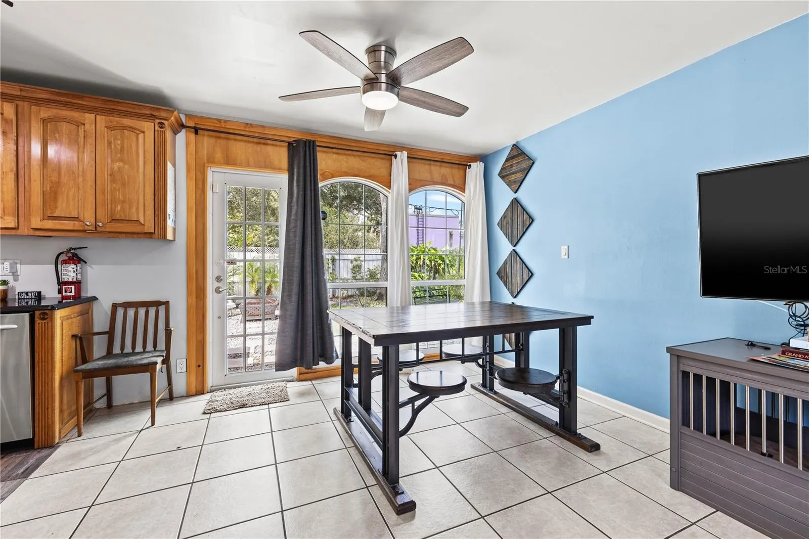 3123 W MARLIN AVE