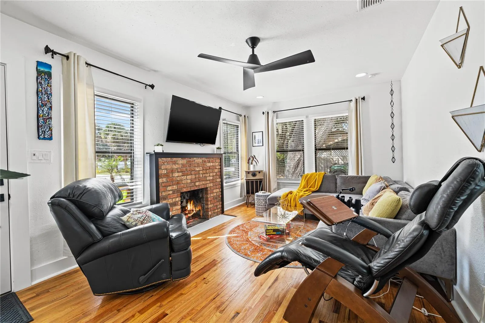 3123 W MARLIN AVE