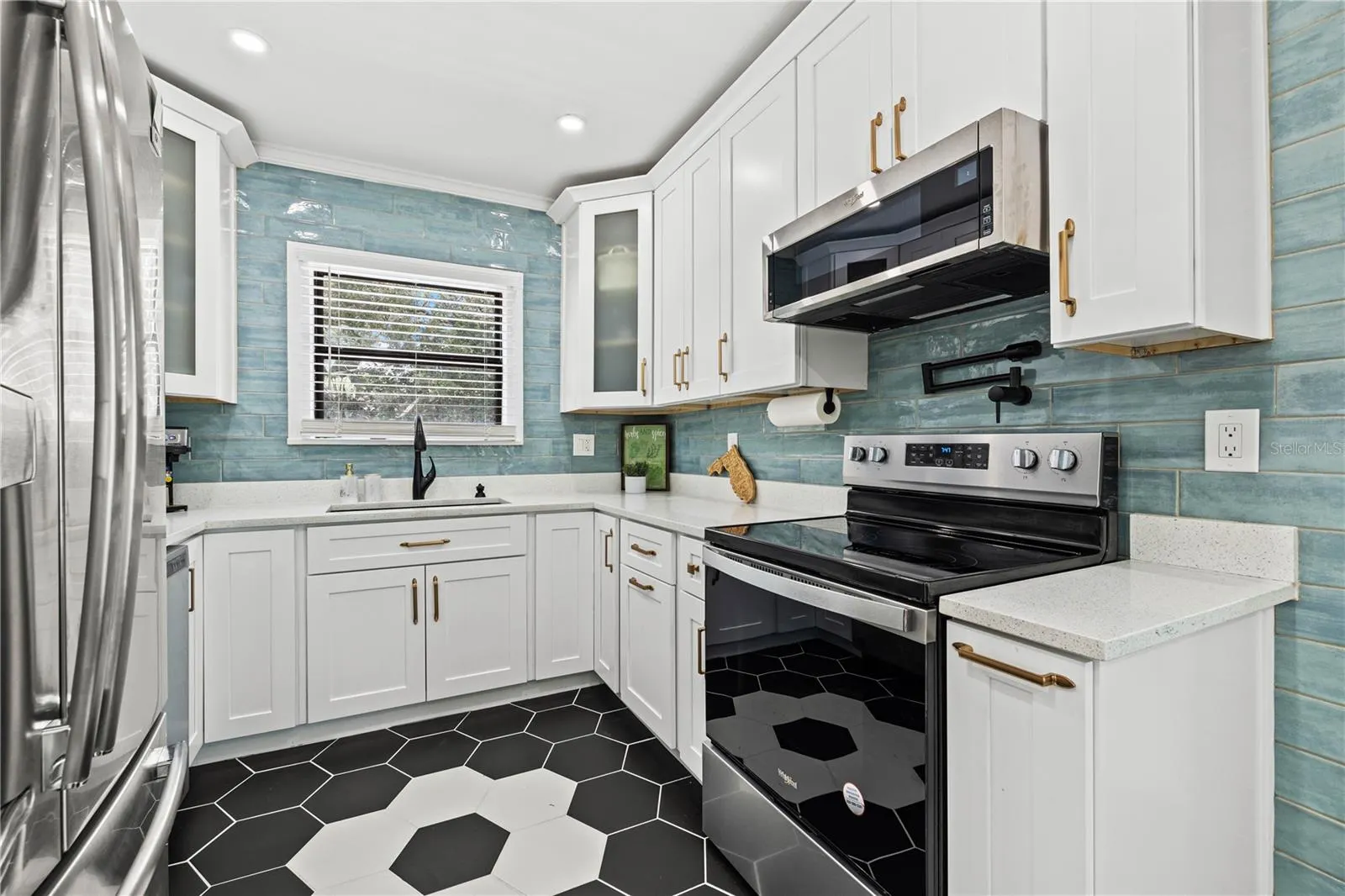 3123 W MARLIN AVE