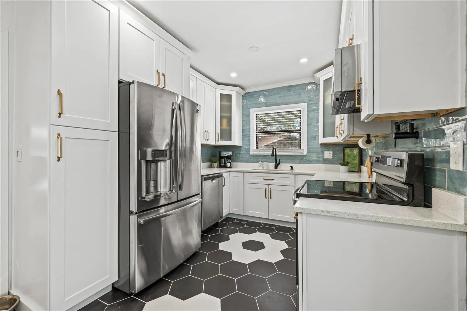 3123 W MARLIN AVE