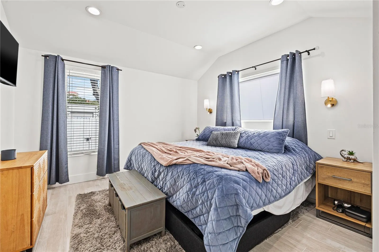 3123 W MARLIN AVE
