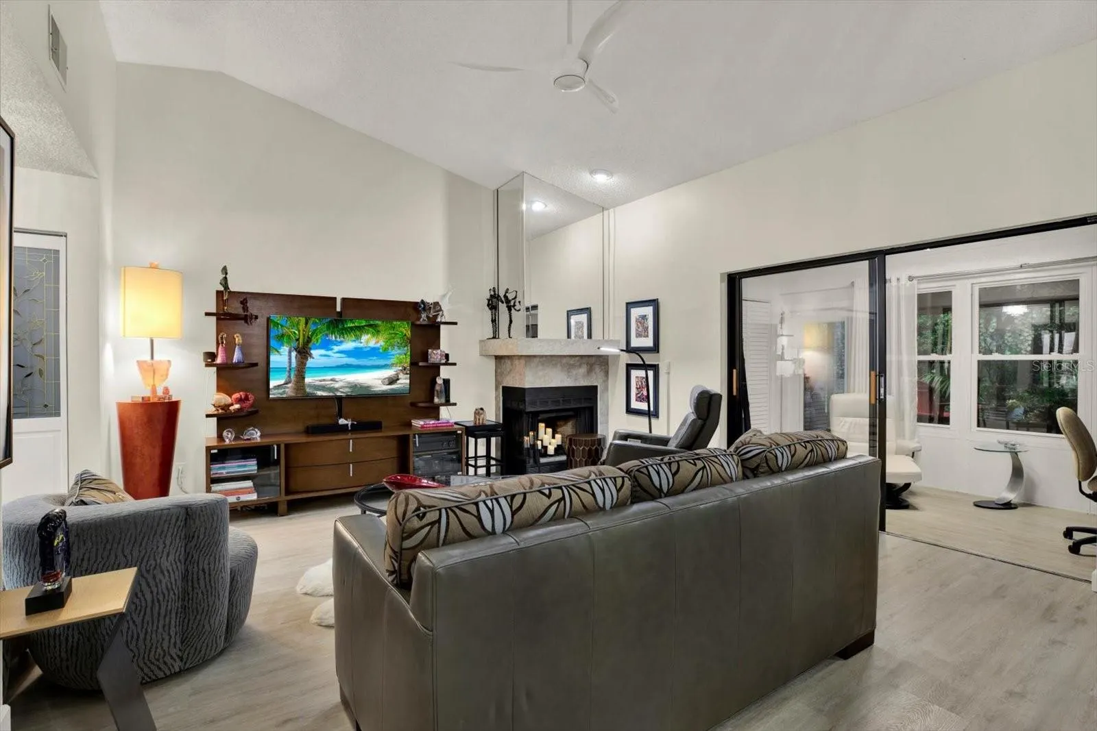 3433 HILLMOOR DR