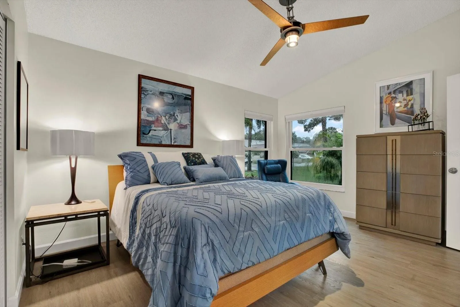 3433 HILLMOOR DR