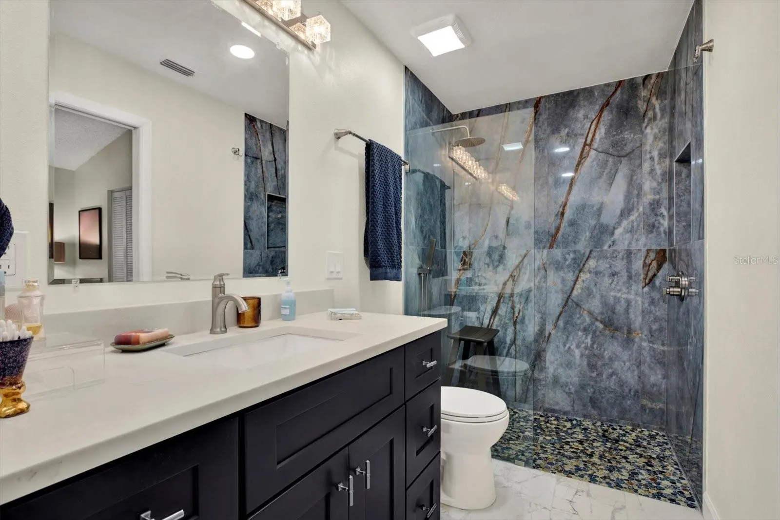 3433 HILLMOOR DR