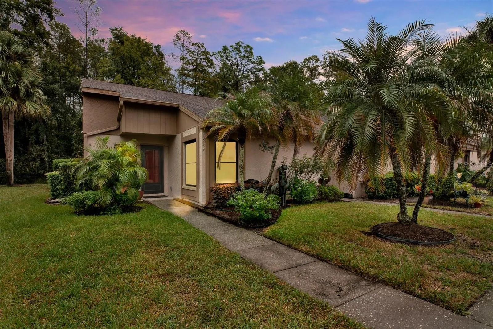 3433 HILLMOOR DR