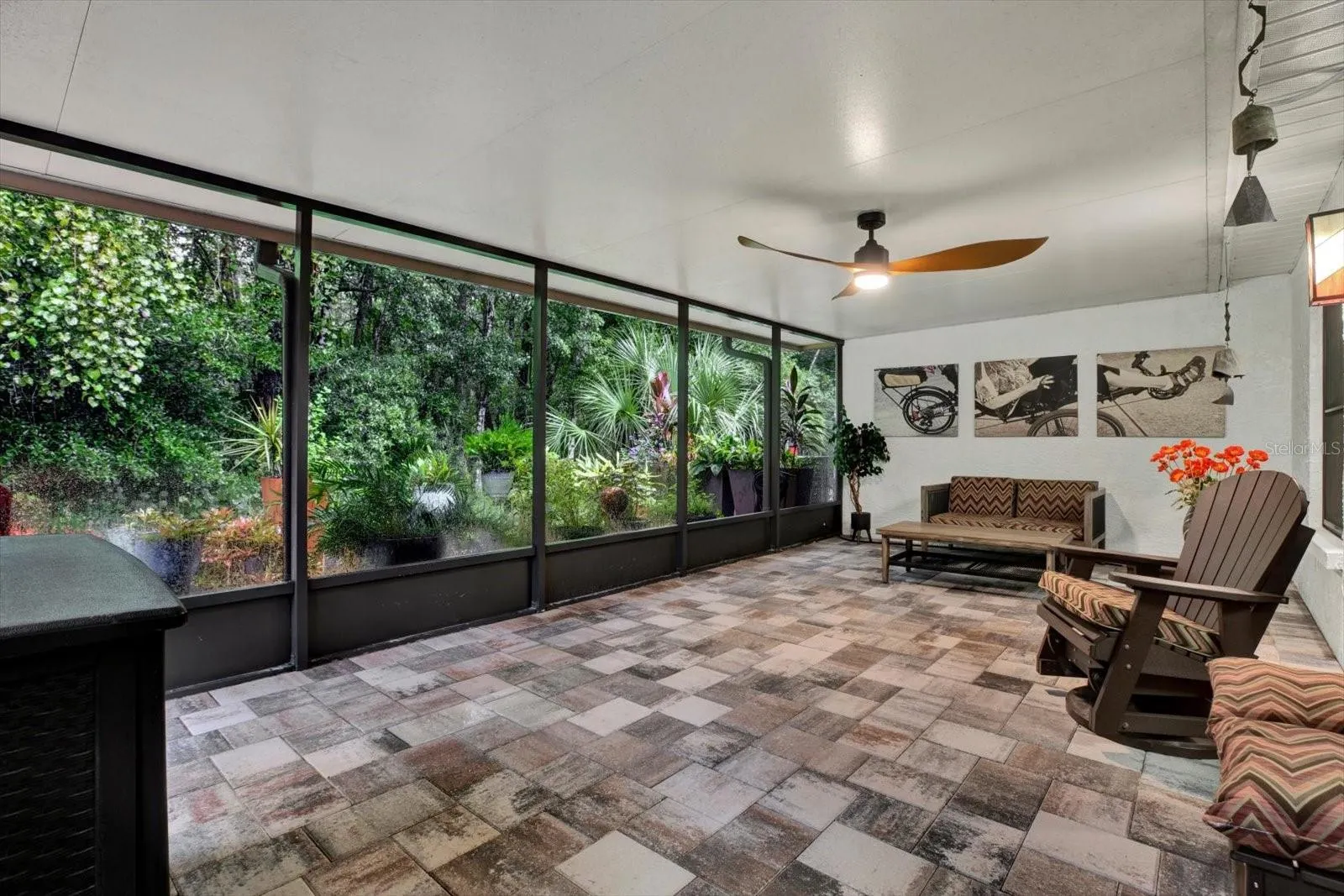 3433 HILLMOOR DR